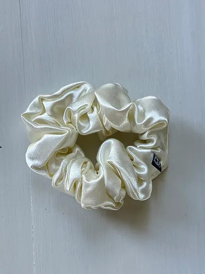 B.i.scrunchies | winter white